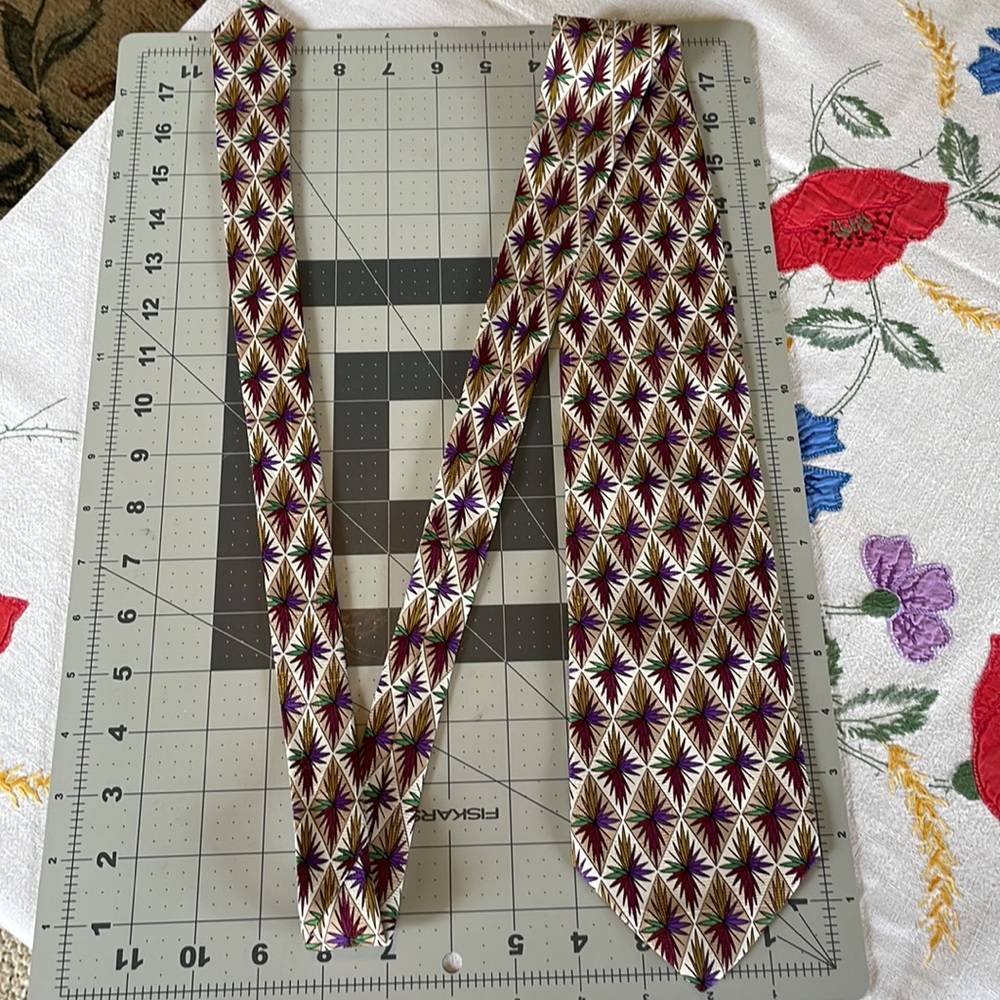 Scenario by Martin Wong, purple, gold, green geometric patterned silk tie - Picture 9 of 10